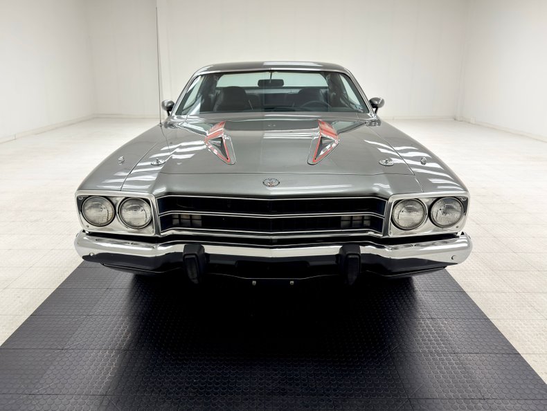Plymouth-Road-runner-1974-Silver-Frost-Metalli-Black-8