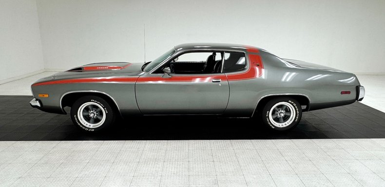 Plymouth-Road-runner-1974-Silver-Frost-Metalli-Black
