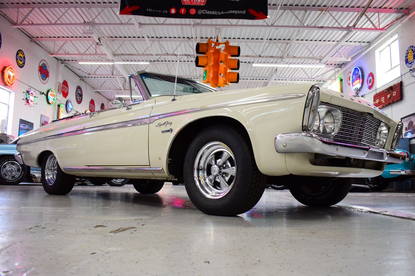 Plymouth-Sport-Fury-1963-Convertible-2