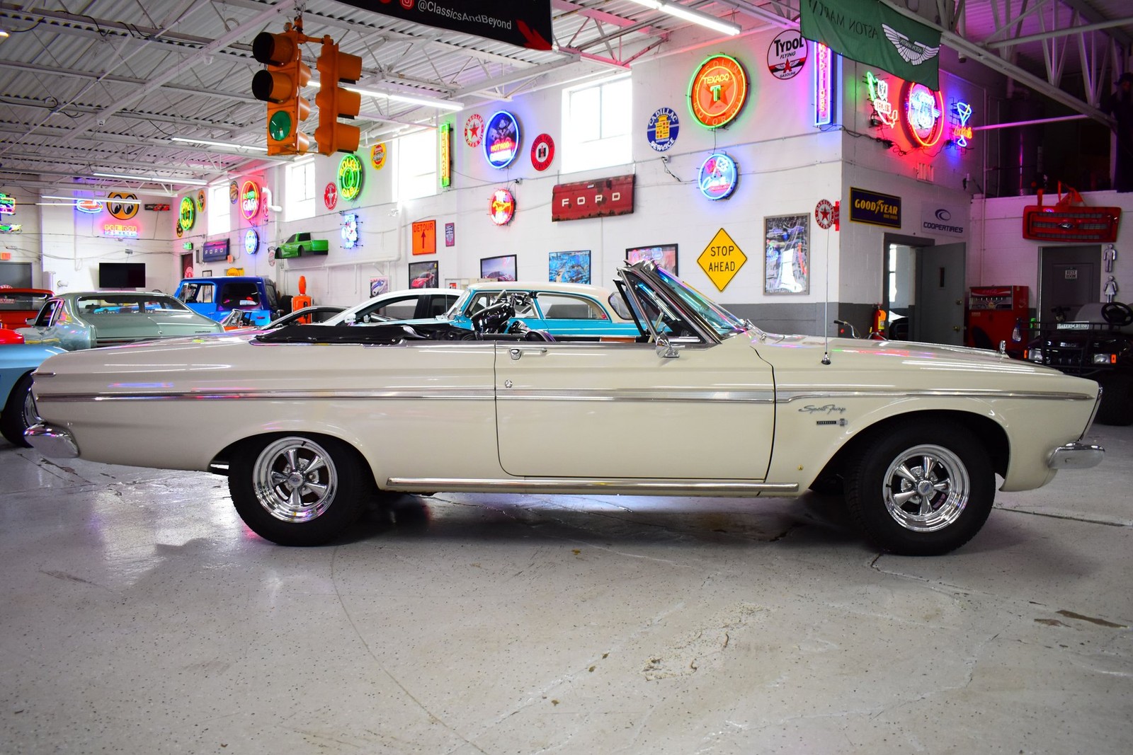 Plymouth-Sport-Fury-1963-Convertible-3