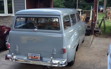 Plymouth-Suburban-1950-Blue-Tan-1