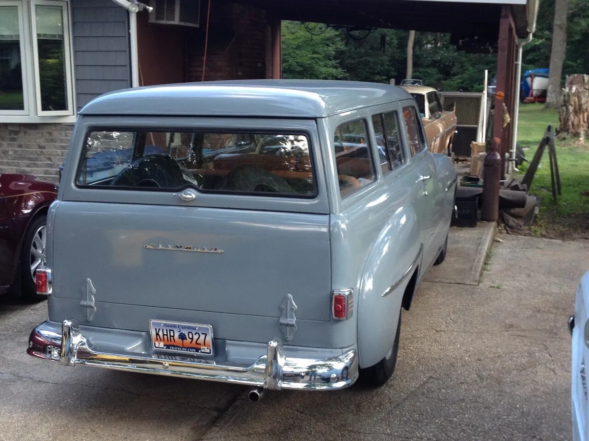 Plymouth-Suburban-1950-Blue-Tan-1