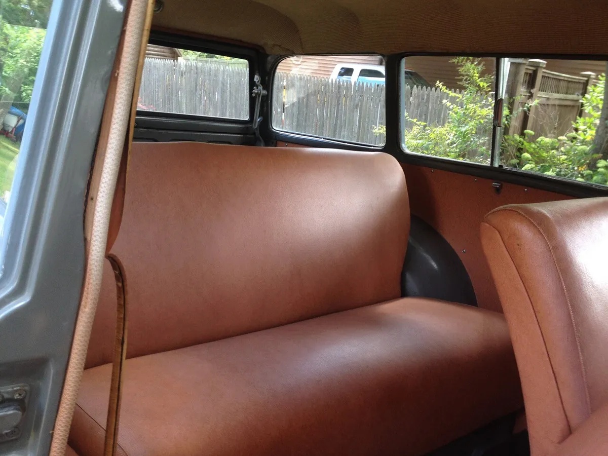 Plymouth-Suburban-1950-Blue-Tan-11