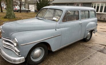 Plymouth-Suburban-1950-Blue-Tan