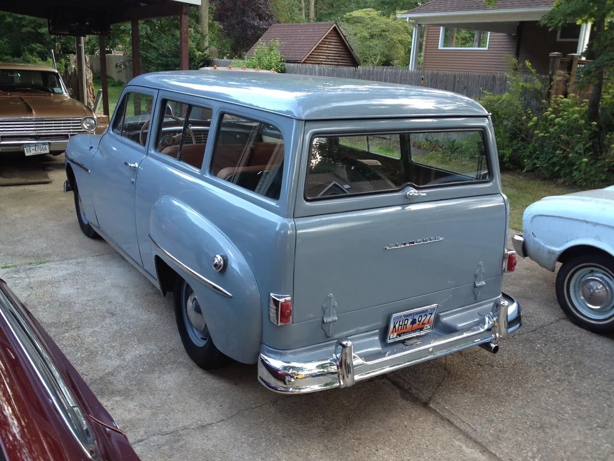 Plymouth-Suburban-1950-Blue-Tan-9