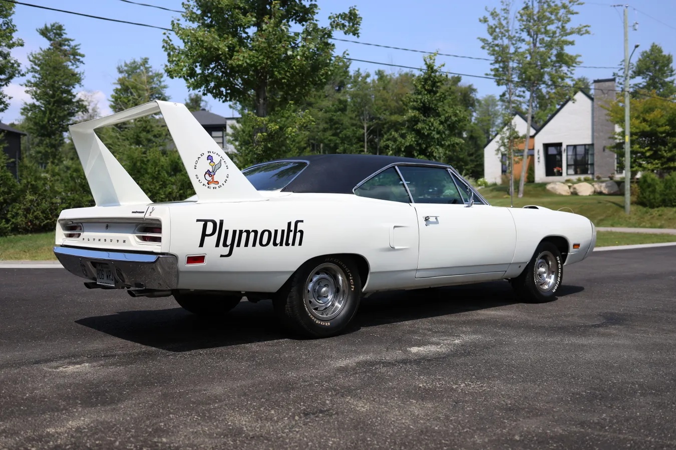 Plymouth-Superbird-1970-Alpine-White-Black-12