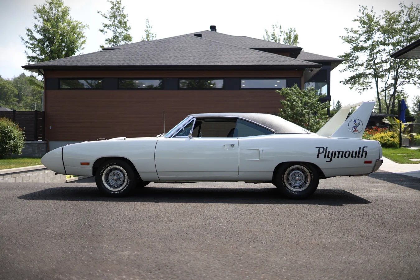 Plymouth-Superbird-1970-Alpine-White-Black-13
