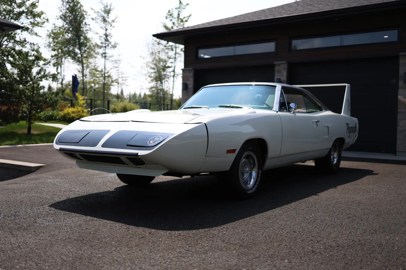 Plymouth-Superbird-1970-Alpine-White-Black-14
