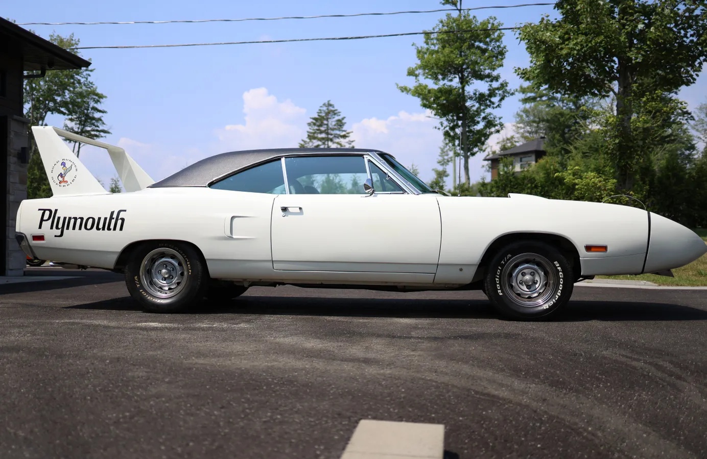 Plymouth-Superbird-1970-Alpine-White-Black-2