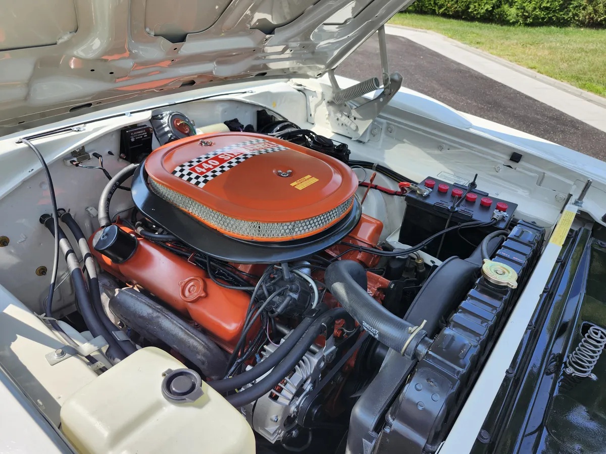 Plymouth-Superbird-1970-Alpine-White-Black-3