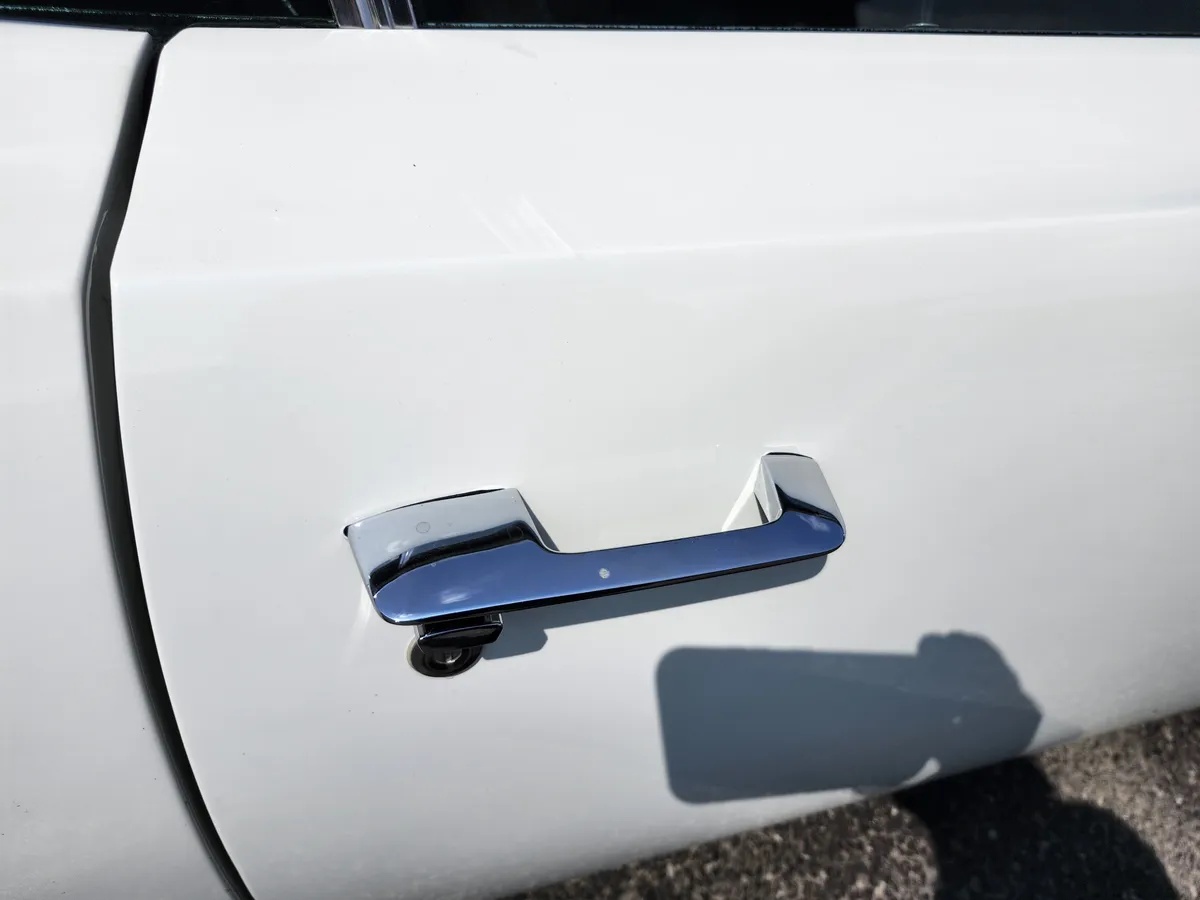 Plymouth-Superbird-1970-Alpine-White-Black-4