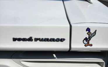 Plymouth-Superbird-1970-Alpine-White-Black-8