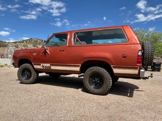 Plymouth-Trail-Duster-1977-SUV-1