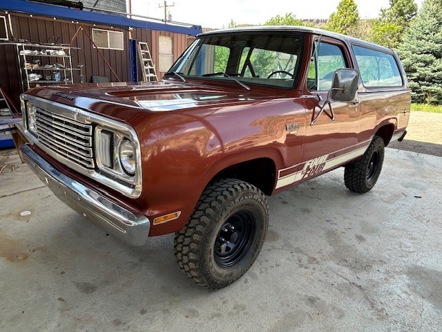Plymouth-Trail-Duster-1977-SUV-4