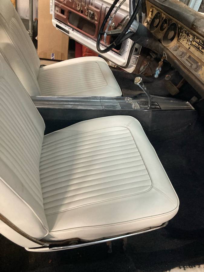 Plymouth-barracuda-1967-white-2