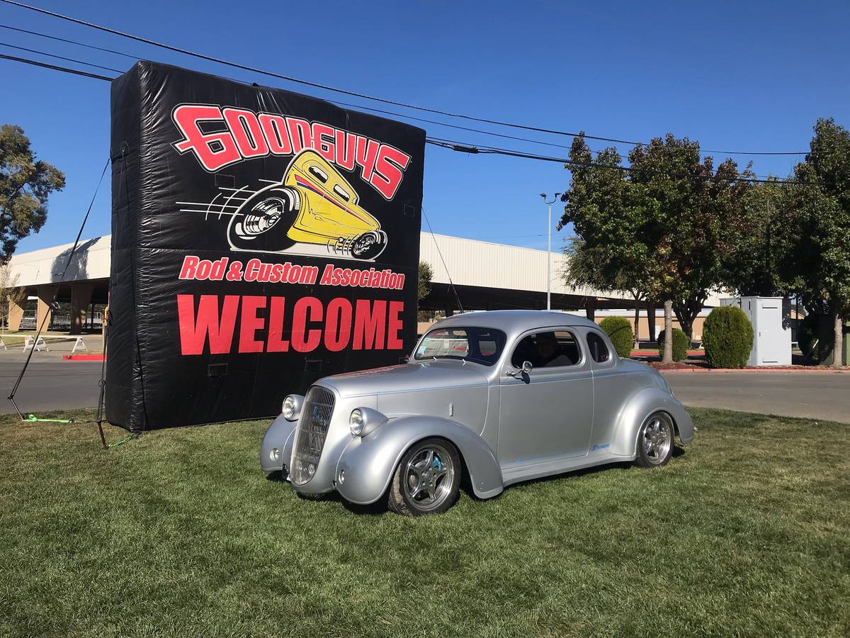 Plymouth-business-voupe-1937-1