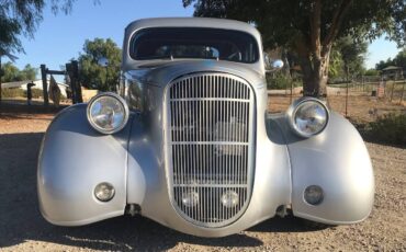 Plymouth-business-voupe-1937-3