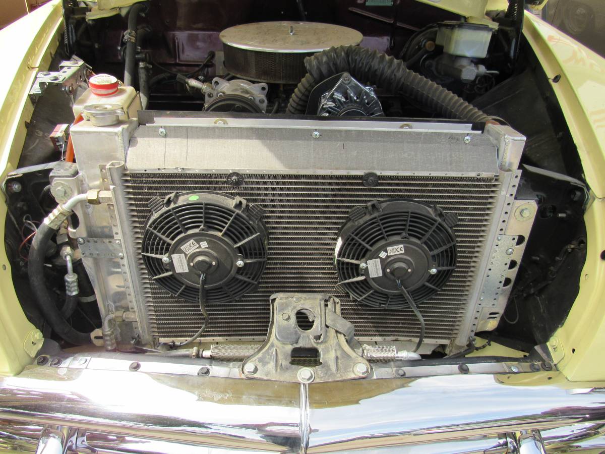 Plymouth-cranbrook-1951-yellow-1
