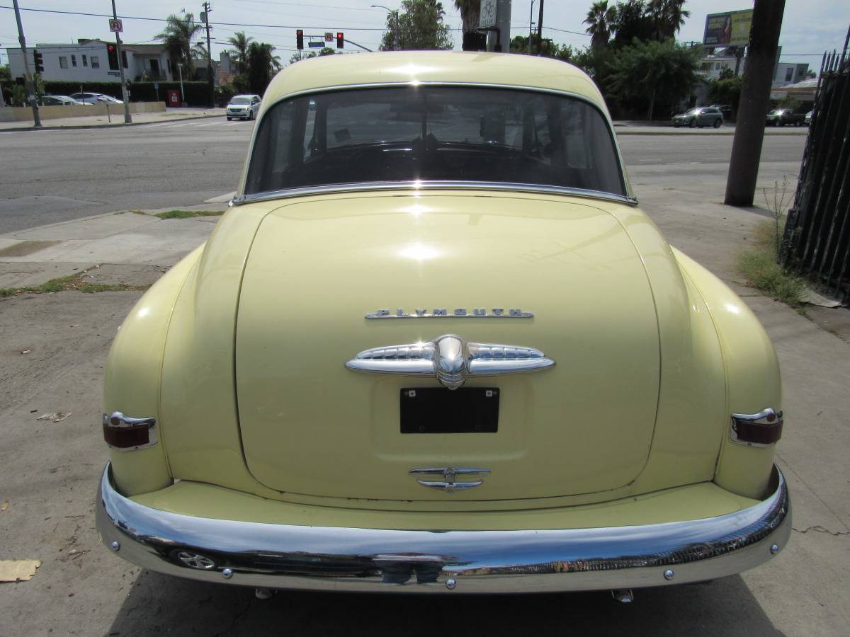 Plymouth-cranbrook-1951-yellow-12
