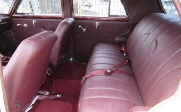 Plymouth-cranbrook-1951-yellow-15