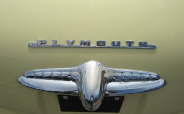 Plymouth-cranbrook-1951-yellow-17