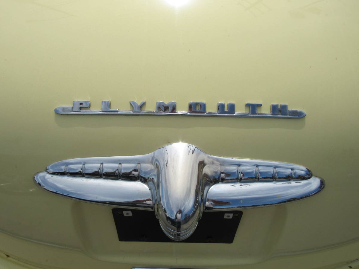 Plymouth-cranbrook-1951-yellow-17