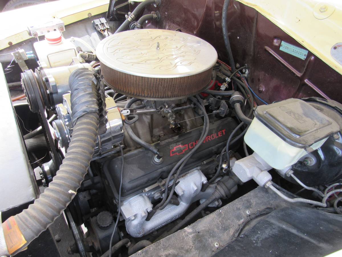 Plymouth-cranbrook-1951-yellow-4
