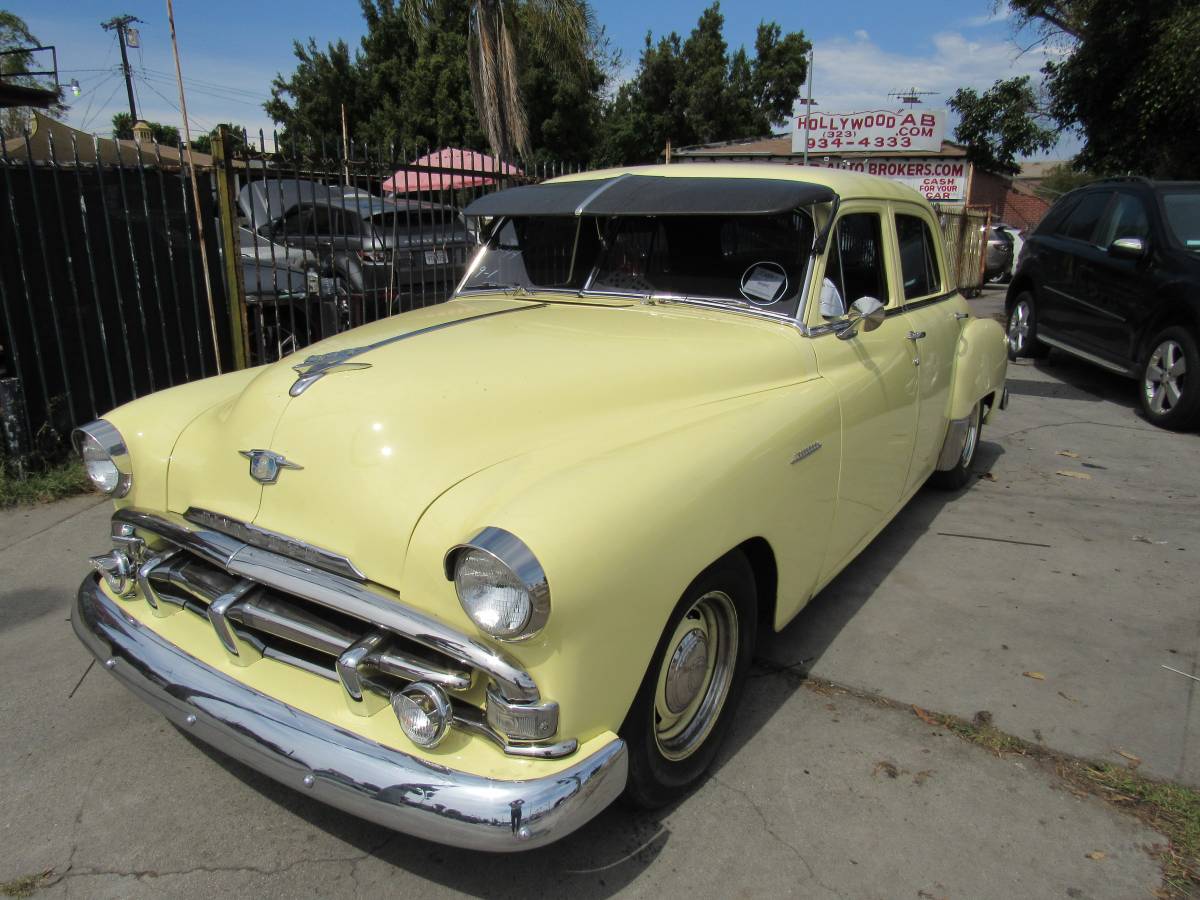 Plymouth-cranbrook-1951-yellow-8