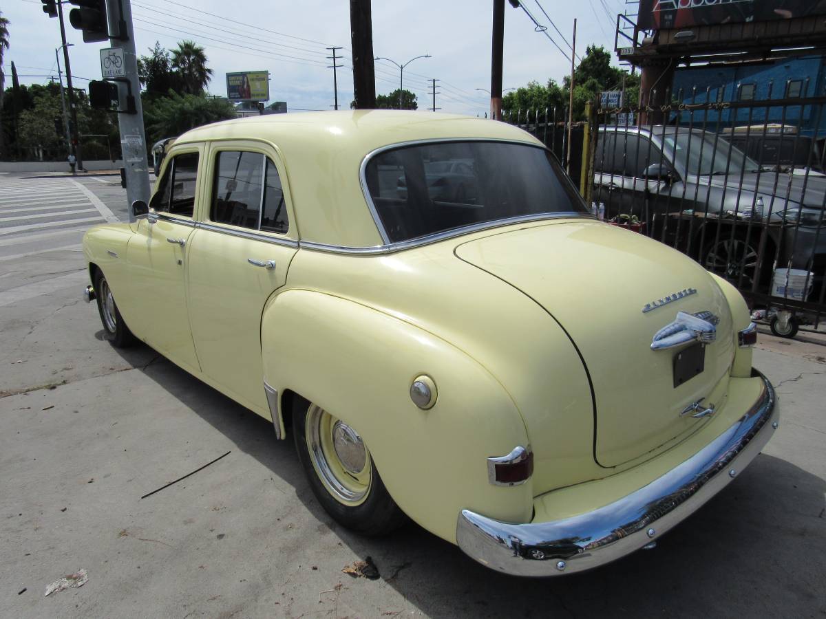 Plymouth-cranbrook-1951-yellow-9