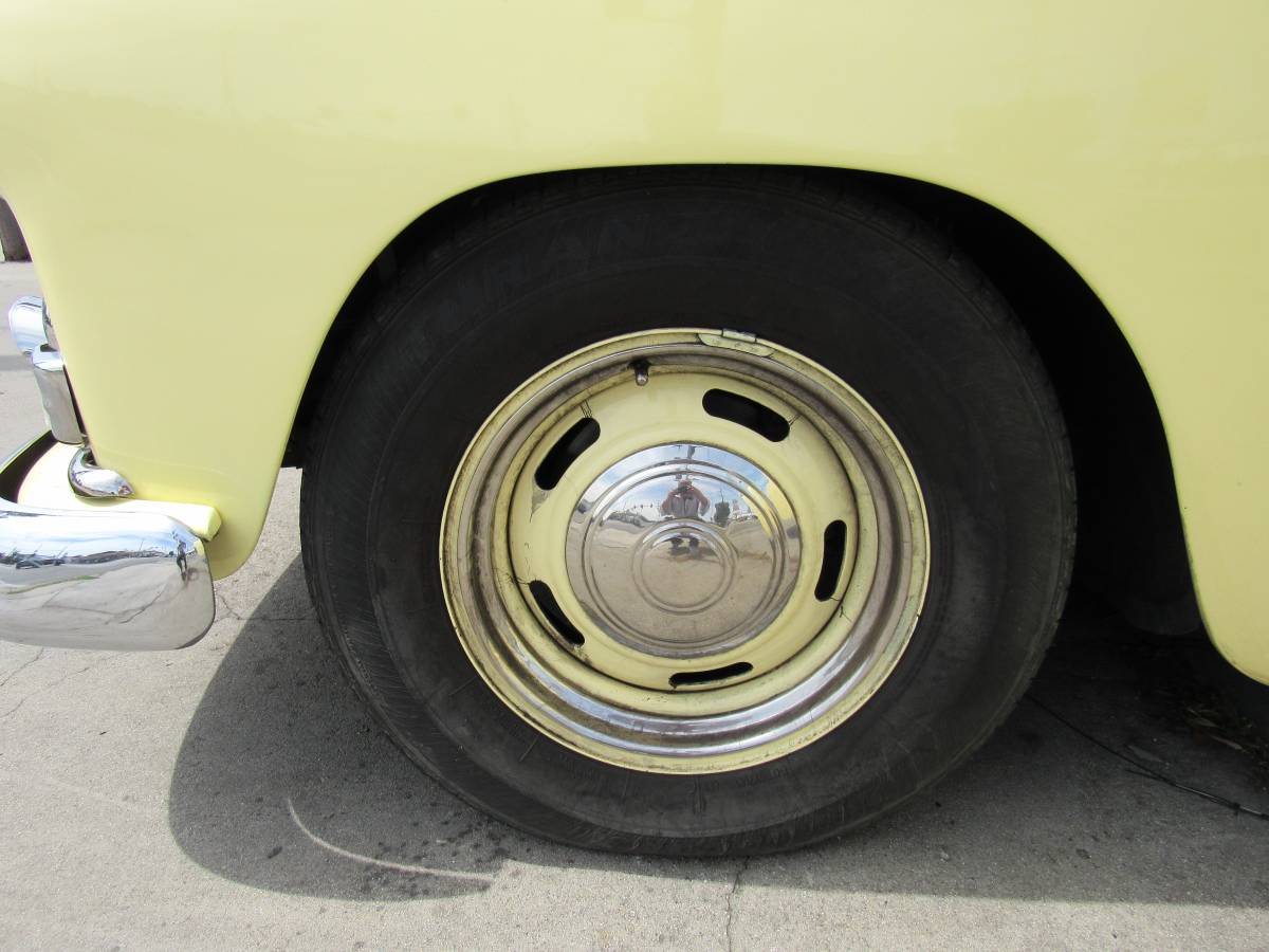 Plymouth-cranbrook-1951-yellow