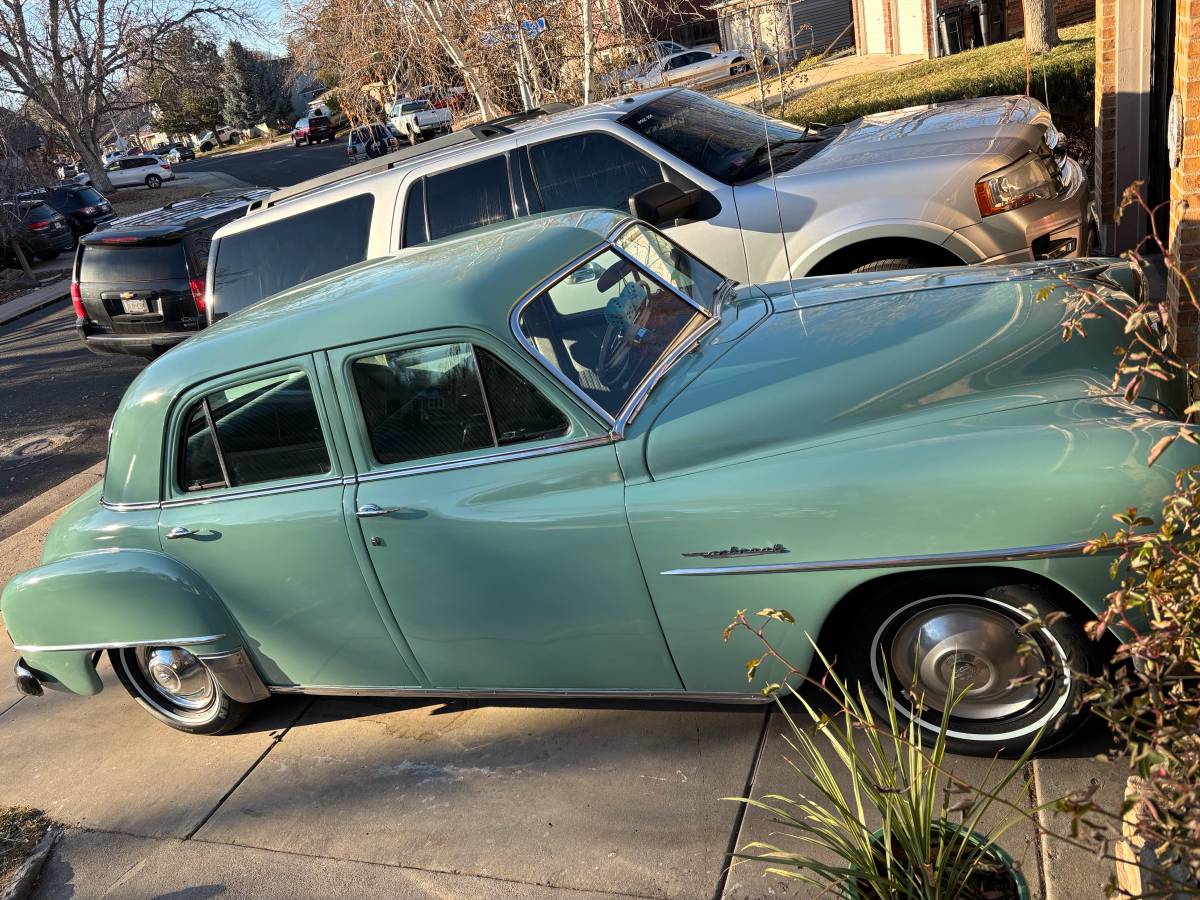 Plymouth-cranbrook-1952-blue-3