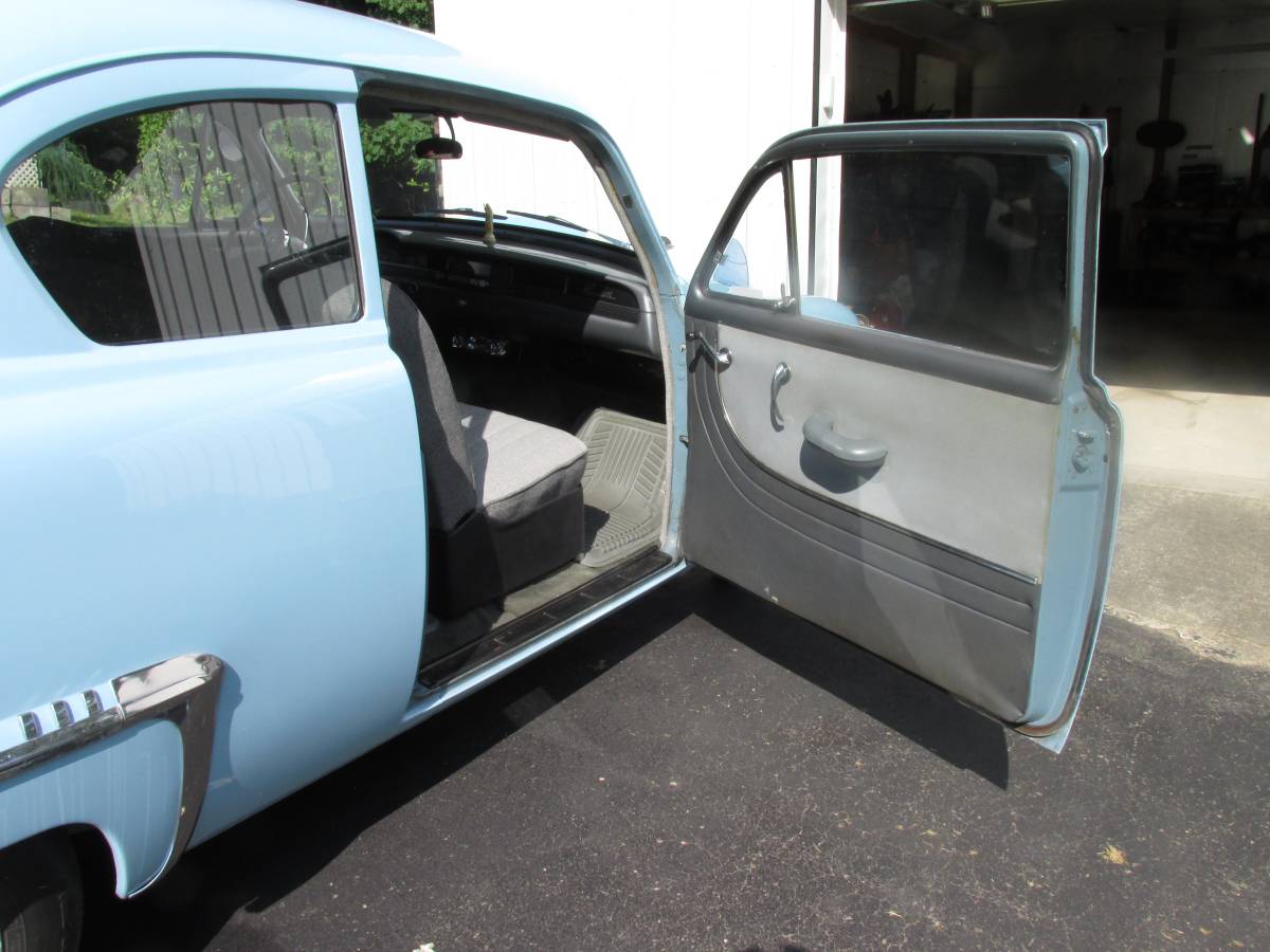 Plymouth-cranbrook-1953-blue-5