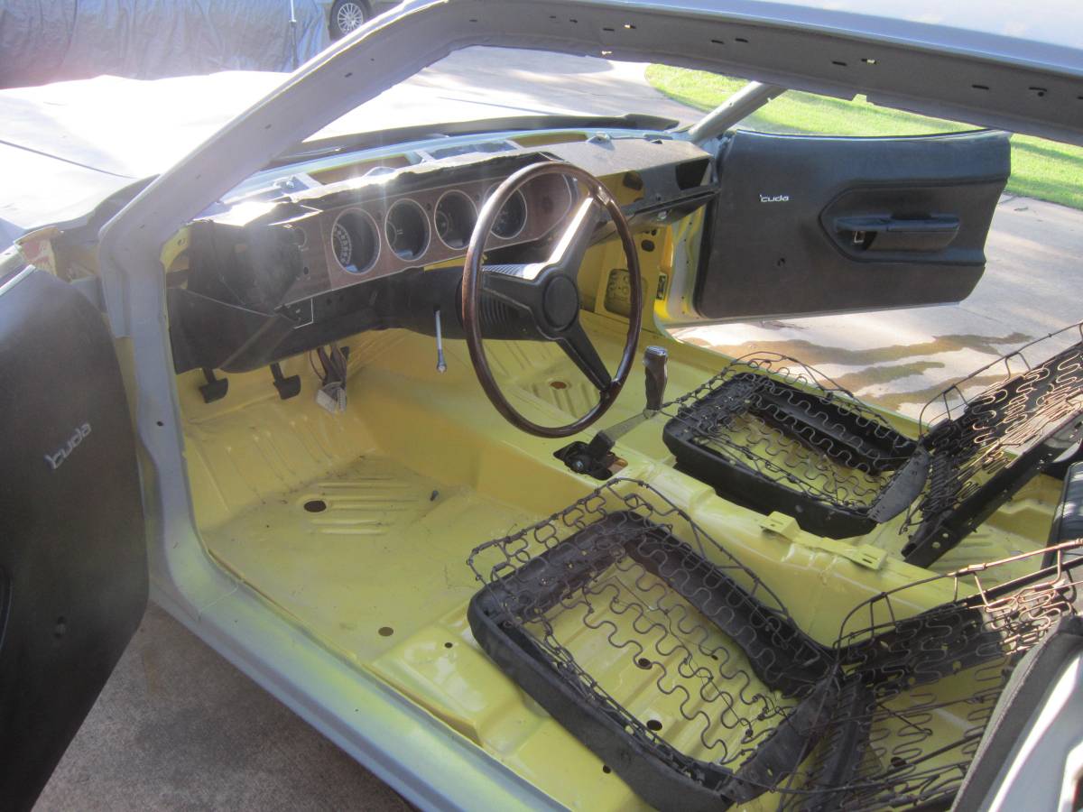 Plymouth-cuda-1970-yellow-11