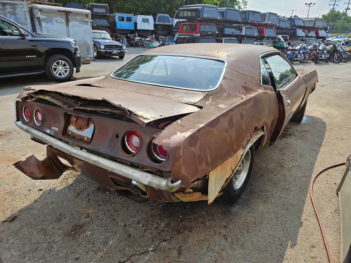 Plymouth-cuda-1972-brown-14