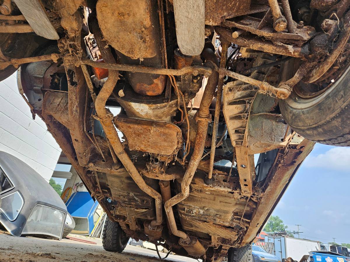 Plymouth-cuda-1972-brown-16