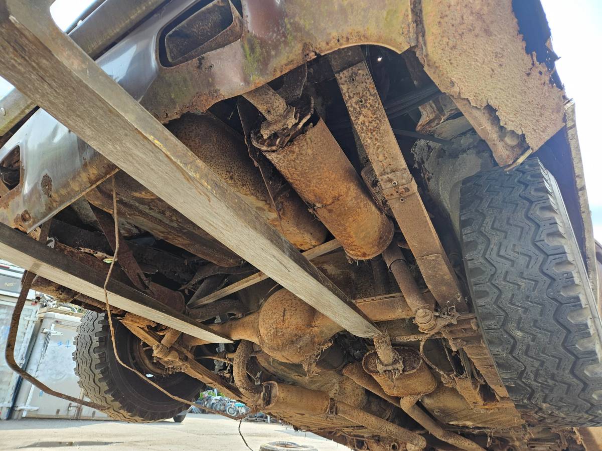 Plymouth-cuda-1972-brown-26