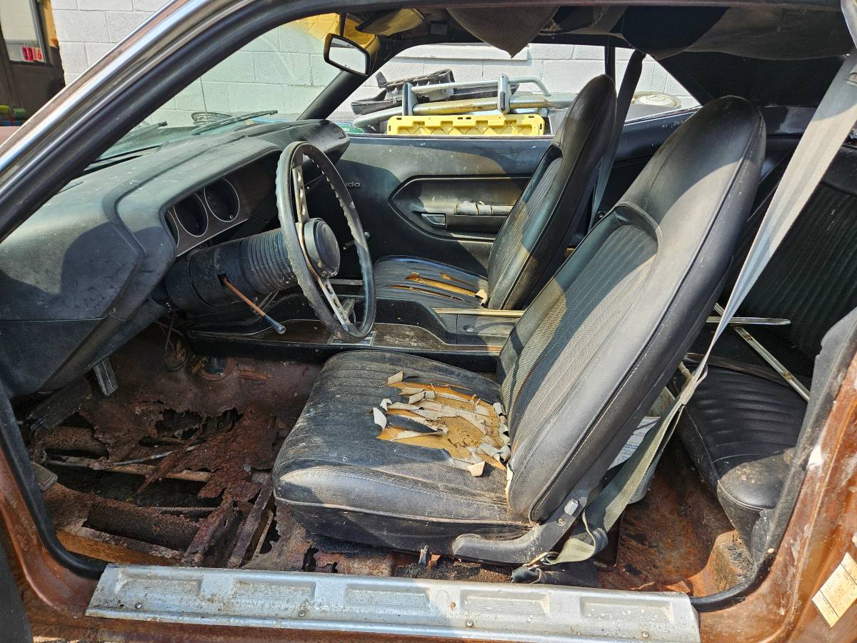 Plymouth-cuda-1972-brown-6