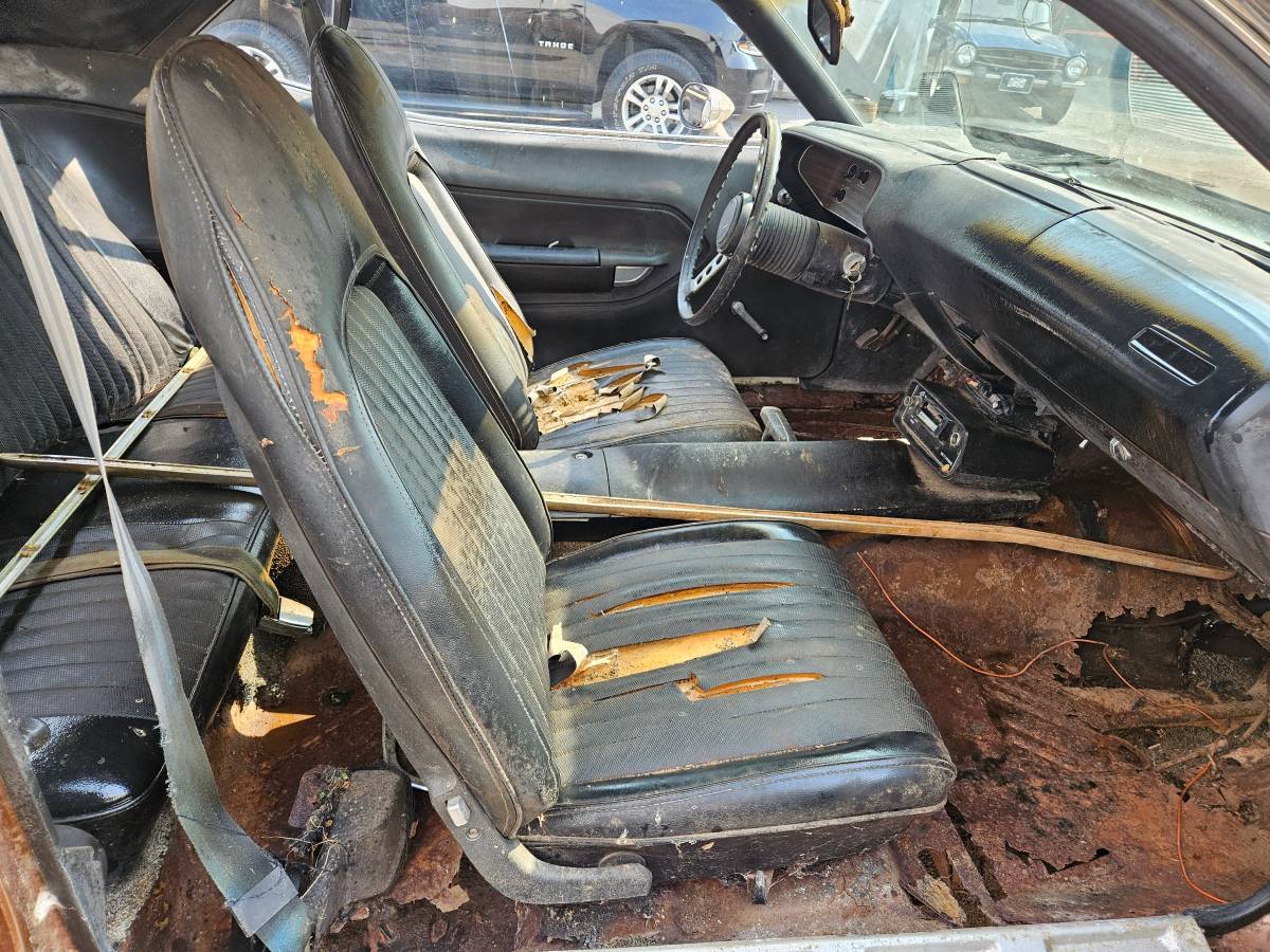 Plymouth-cuda-1972-brown-8