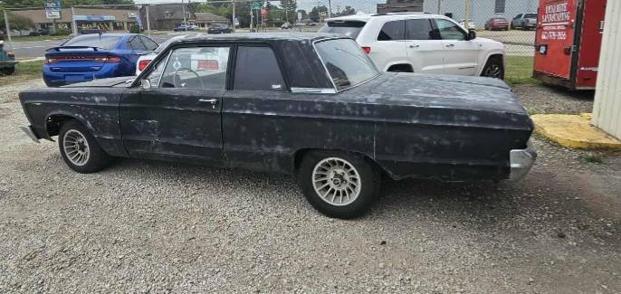 Plymouth-fury-1-1966-black-3