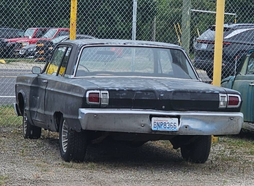 Plymouth-fury-1-1966-black-9