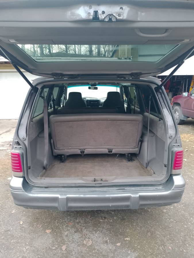 Plymouth-grand-voyager-all-wheel-drive-1995-grey-1