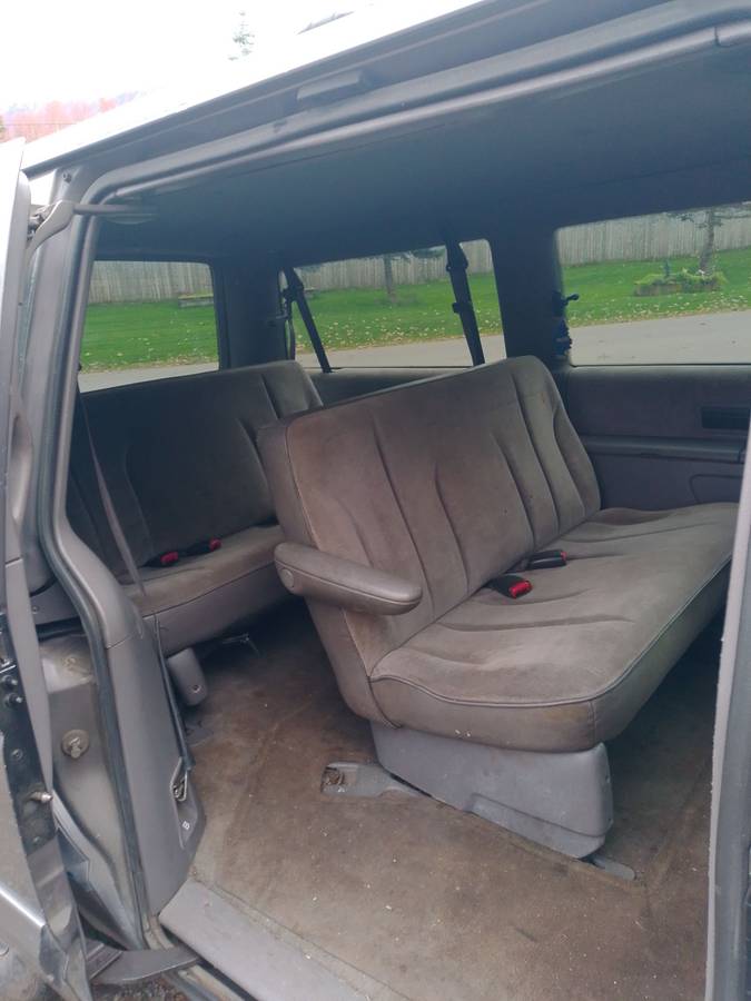 Plymouth-grand-voyager-all-wheel-drive-1995-grey-3