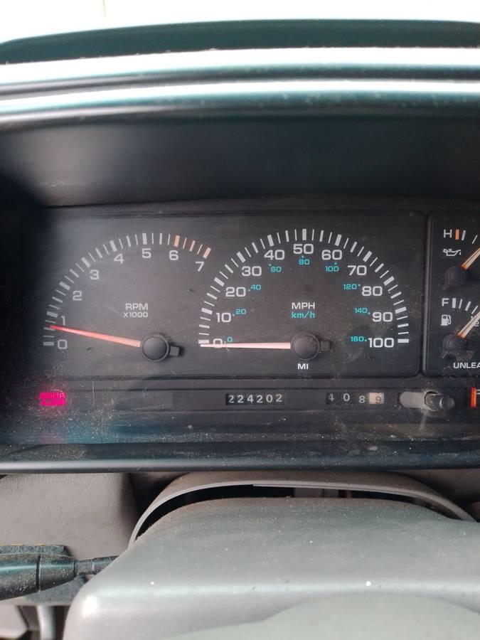 Plymouth-grand-voyager-all-wheel-drive-1995-grey-5
