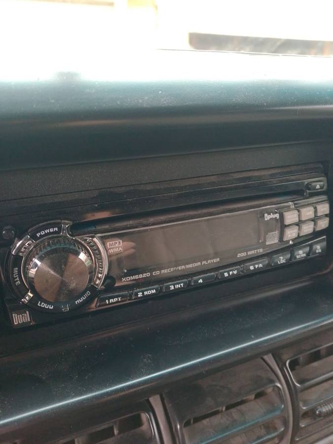 Plymouth-grand-voyager-all-wheel-drive-1995-grey-6
