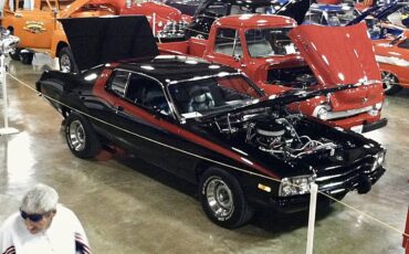 Plymouth-road-runner-1974-black-5