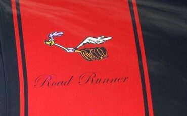 Plymouth-road-runner-1974-black-6