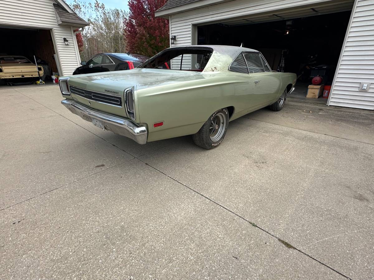 Plymouth-roadrunner-1969-2