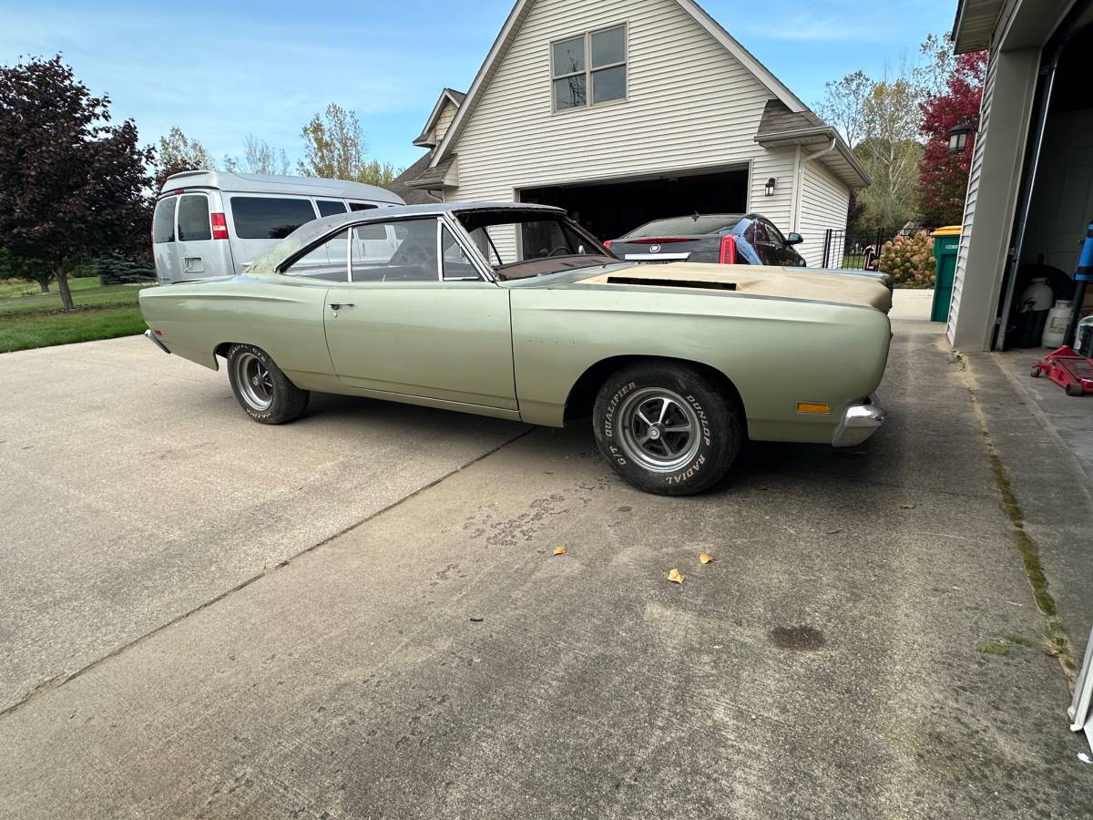 Plymouth-roadrunner-1969-22
