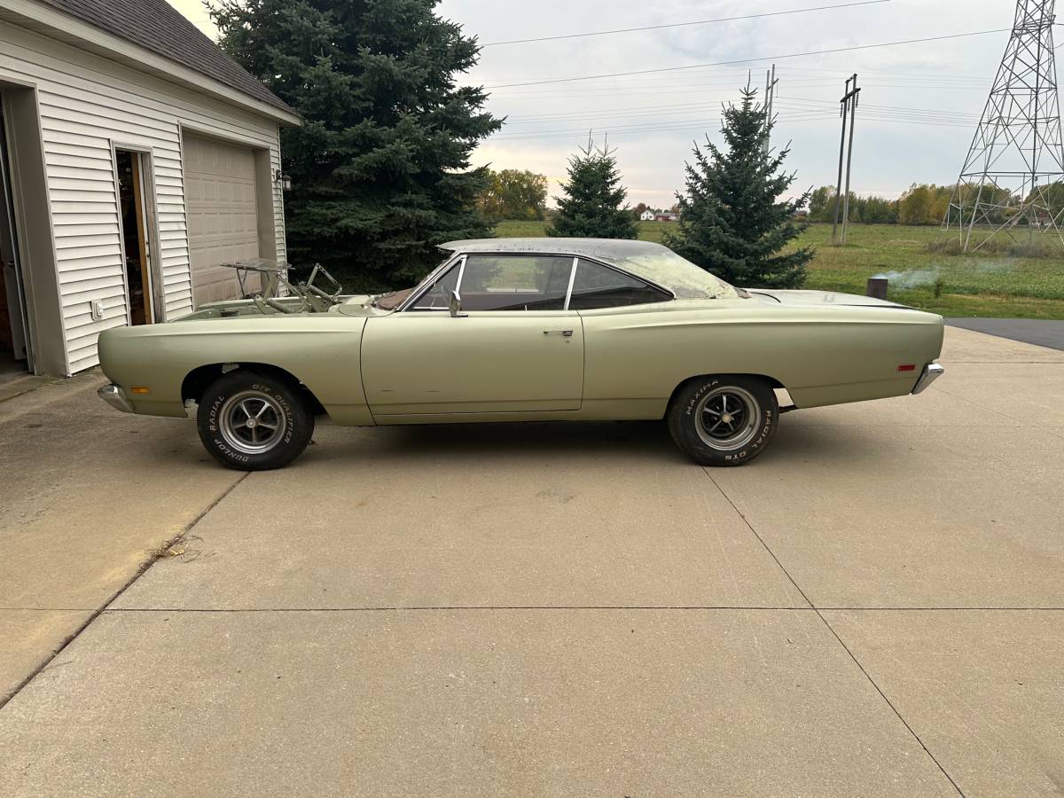 Plymouth-roadrunner-1969-3