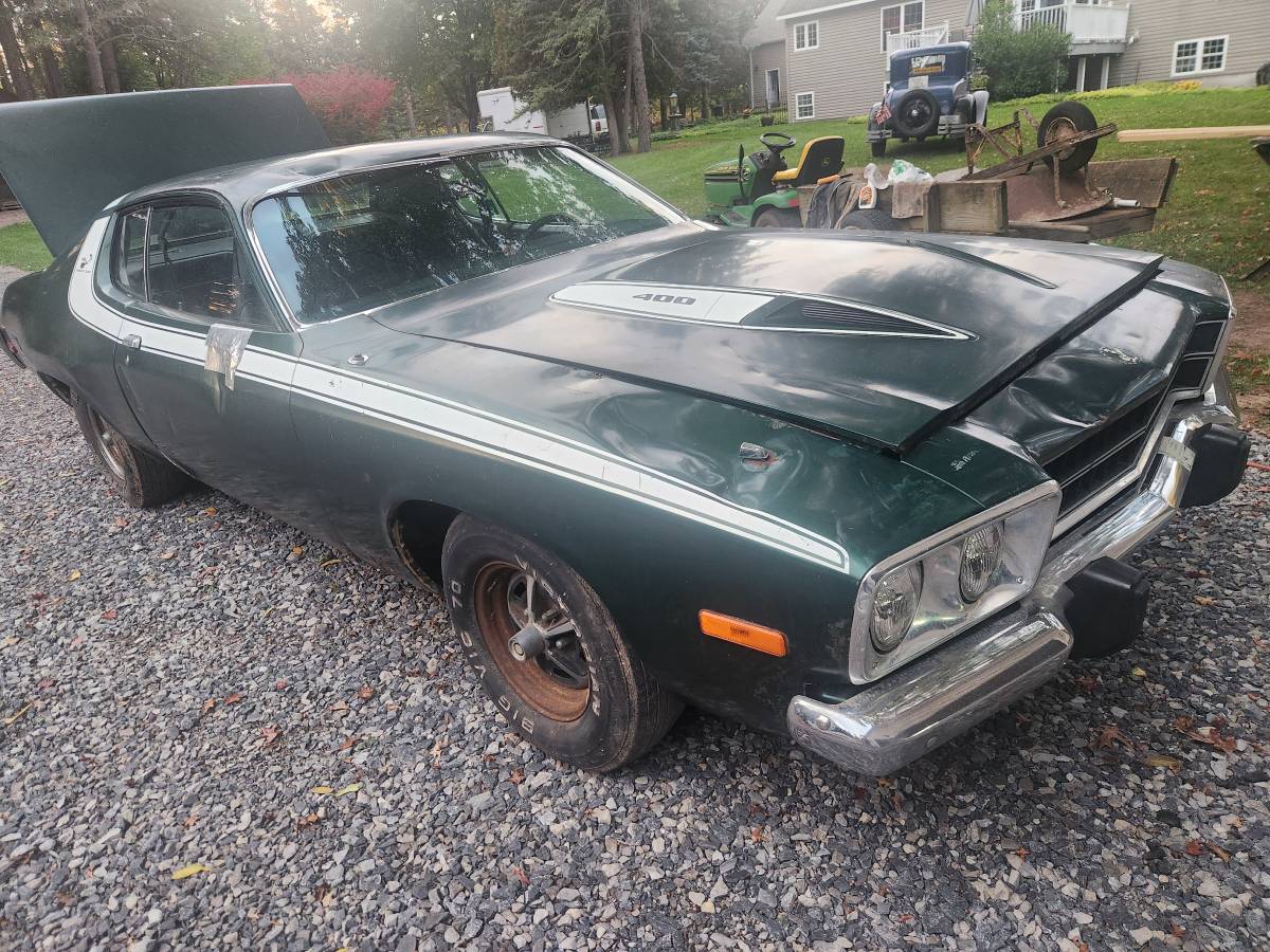 Plymouth-roadrunner-1974-green-1